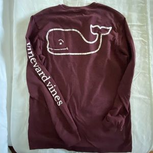Women’s Vineyard Vines long sleeve shirt.